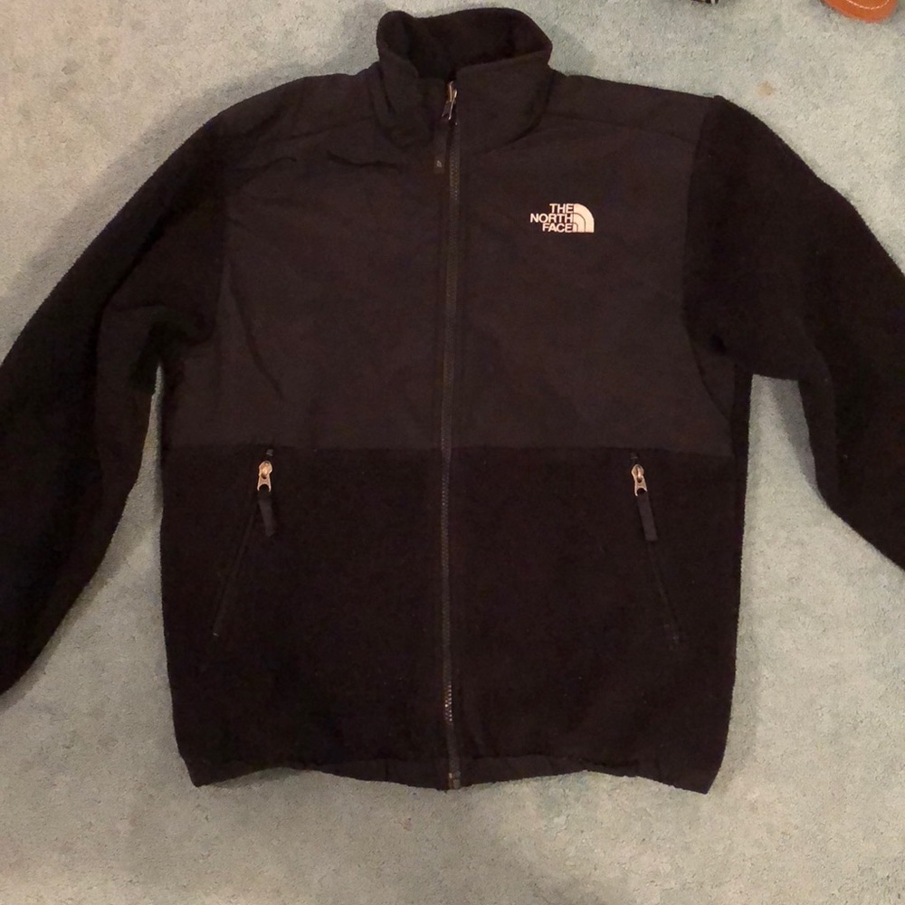 Black boys north face size large (can be for girl)